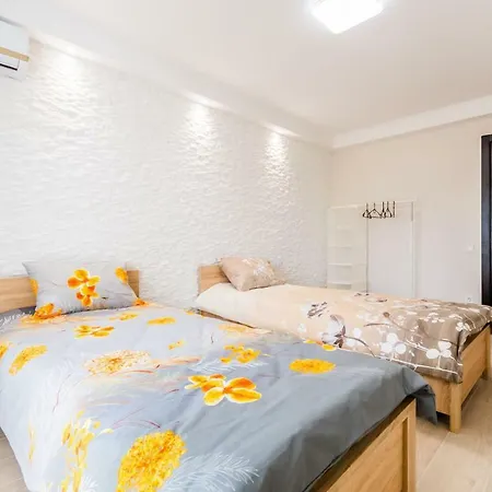 Artal Apartment On Obolonsky Avenue 16A Kiev Exterior photo